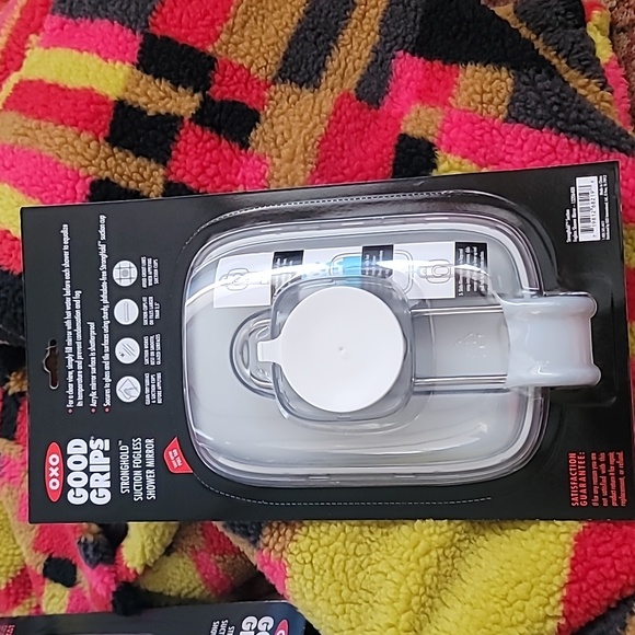 Oxo Stronghold™ Suction Fogless Mirror - Picture 8 of 10